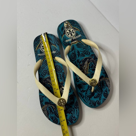 TORY BURCH BLUE PRINT RUBBER FLIP FLOPS - Picture 9 of 10
